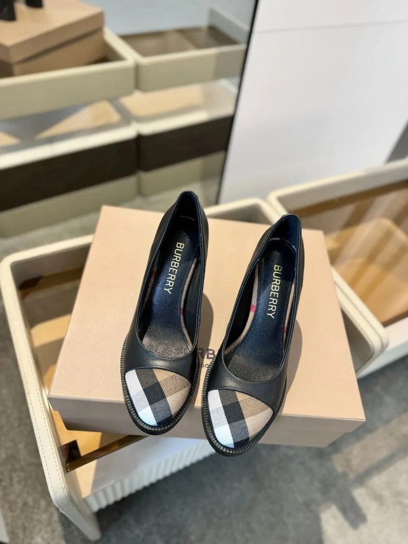 Burberry Heeled Shoes Compact 17122