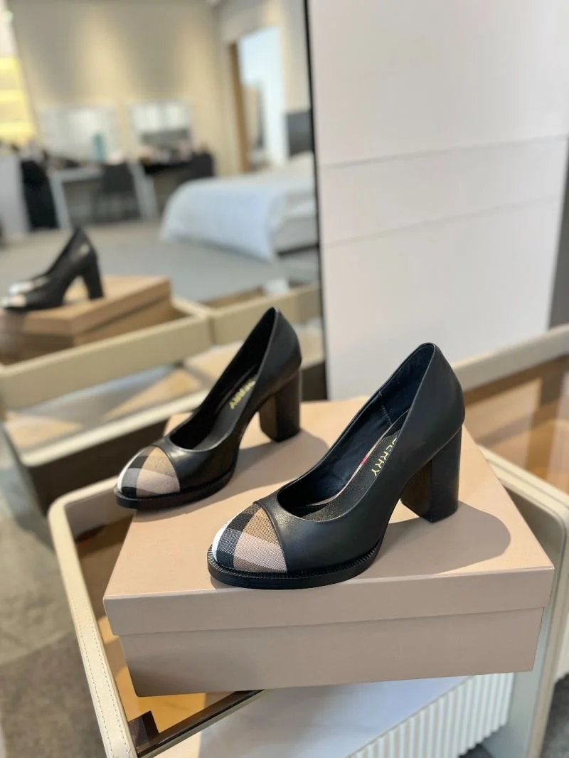 Burberry Heeled Shoes Compact 17122