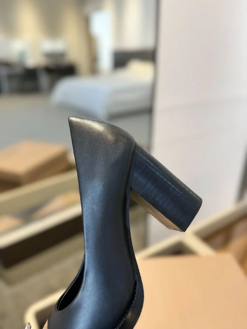 Burberry Heeled Shoes Compact 17122