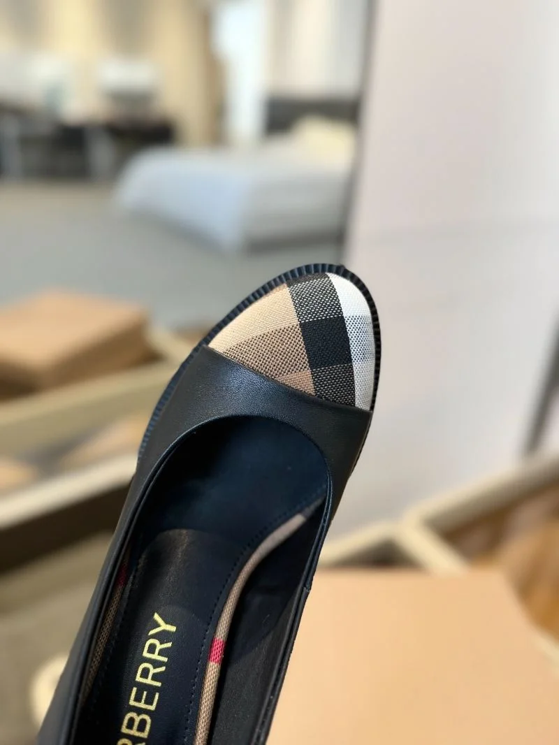 Burberry Heeled Shoes Compact 17122