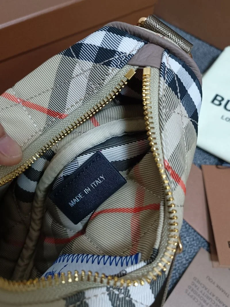 Unisex Burberry Hobo Bags 38101
