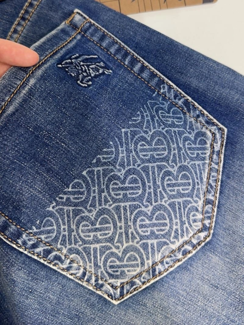 Burberry Jeans Durable 102895
