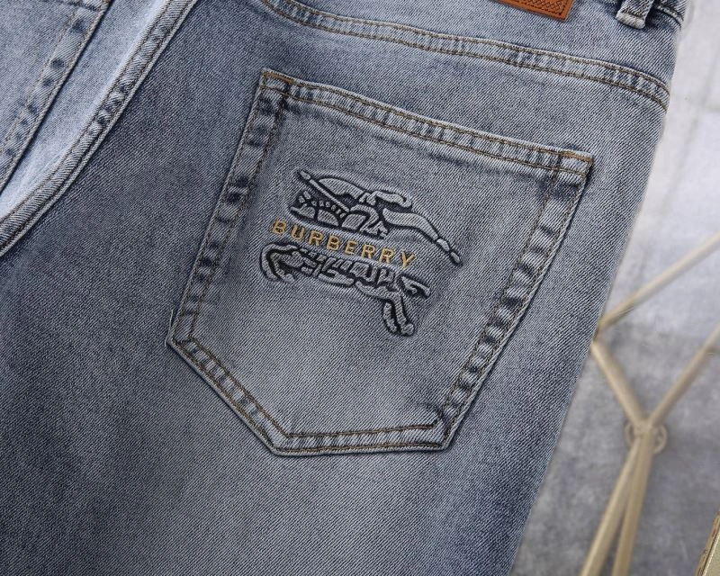 Resilient Burberry Jeans 102849