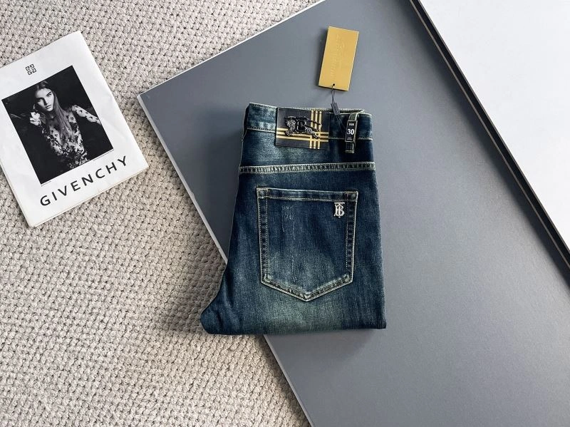Breathable Burberry Jeans 102322