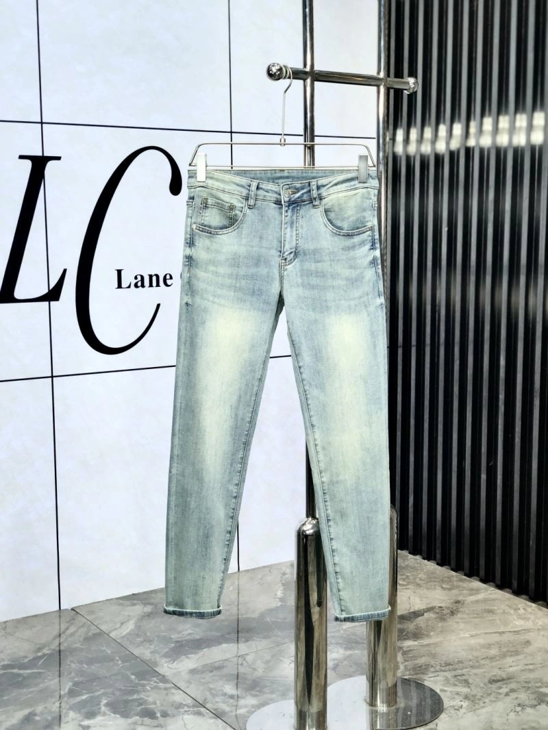 Breathable Burberry Jeans 101827