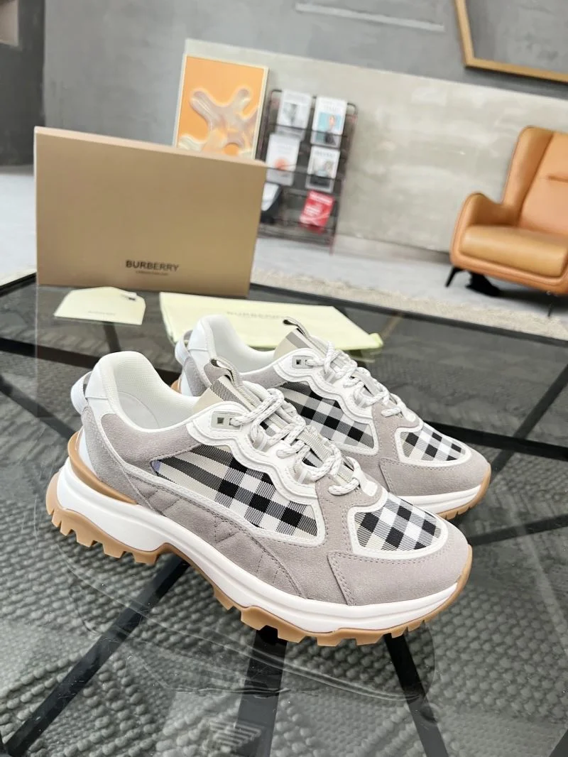 Burberry Low Shoes Minimalist 17093