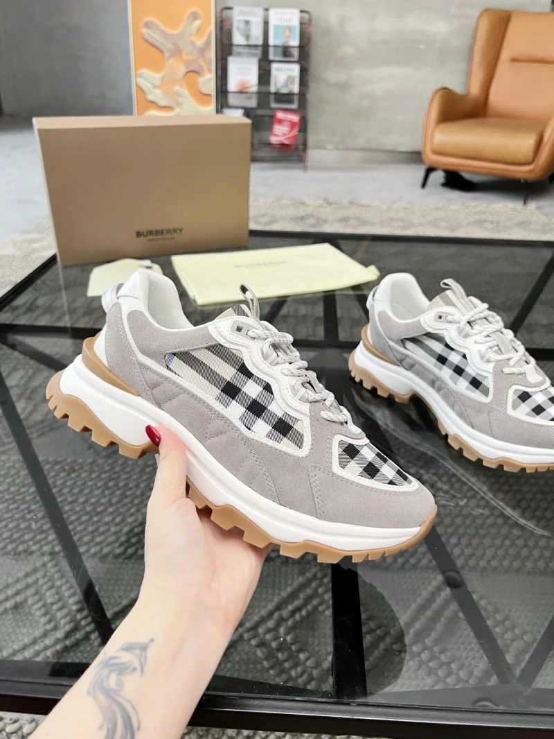 Burberry Low Shoes Minimalist 17093