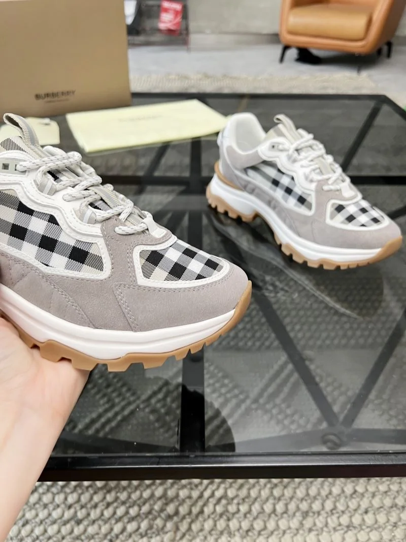 Burberry Low Shoes Minimalist 17093
