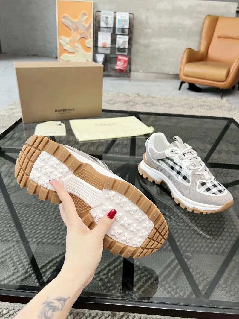 Burberry Low Shoes Minimalist 17093