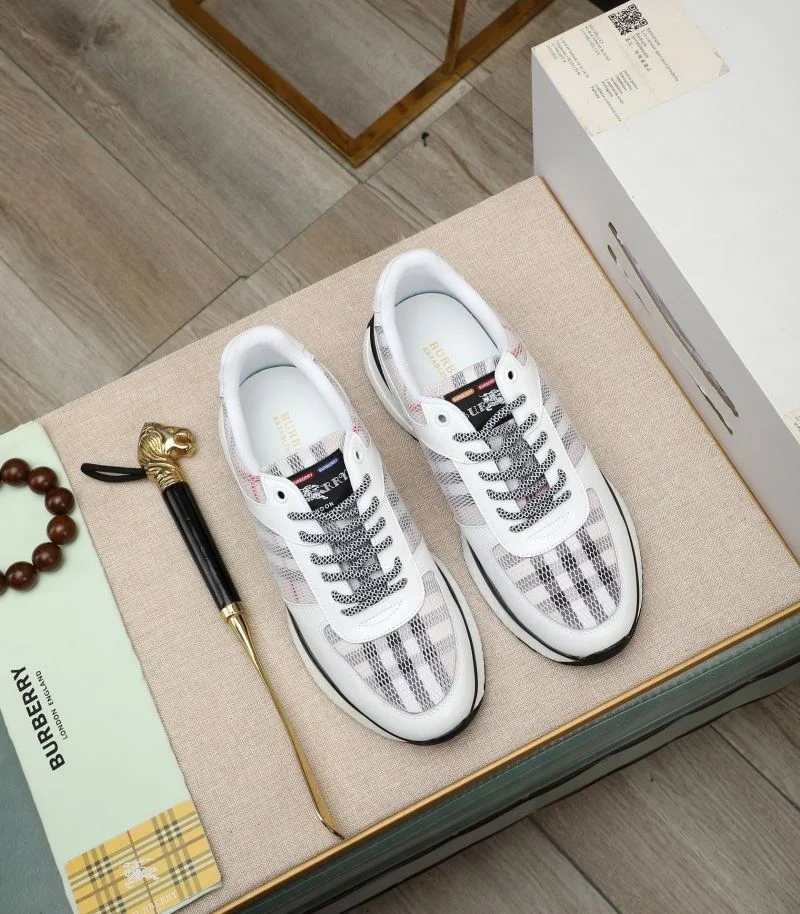 Bold Burberry Low Shoes 17100