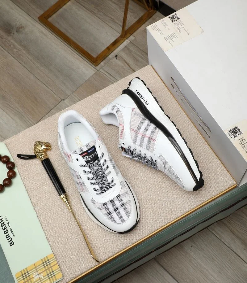 Bold Burberry Low Shoes 17100