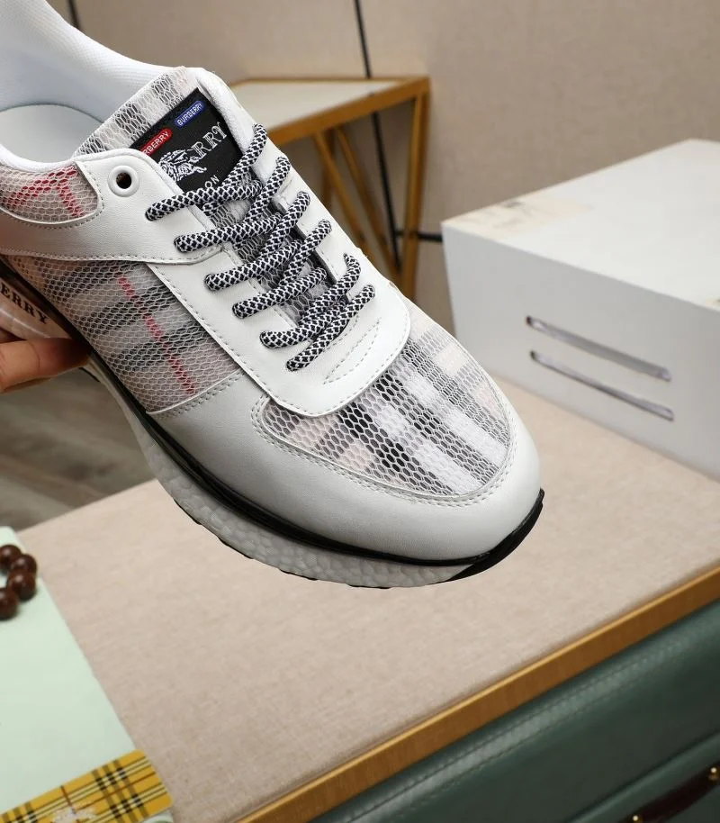 Bold Burberry Low Shoes 17100