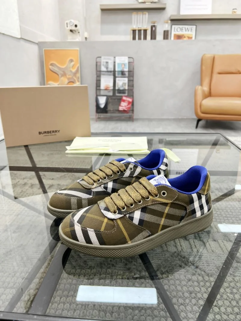 Burberry Low Shoes Sporty 17206