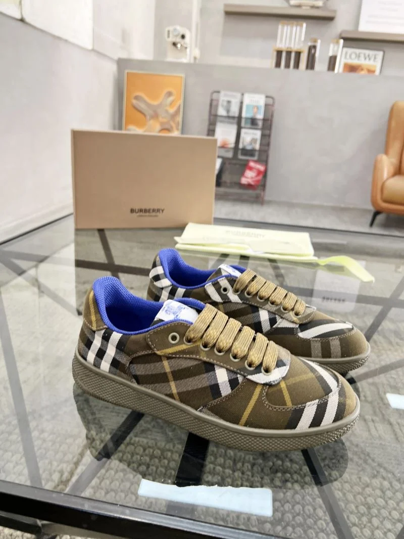 Burberry Low Shoes Sporty 17206