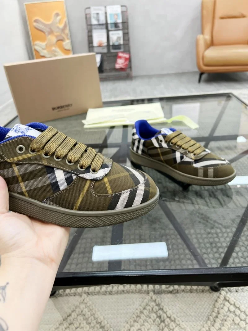 Burberry Low Shoes Sporty 17206