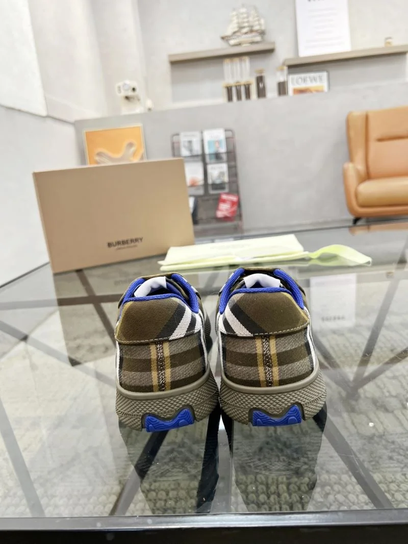 Burberry Low Shoes Sporty 17206