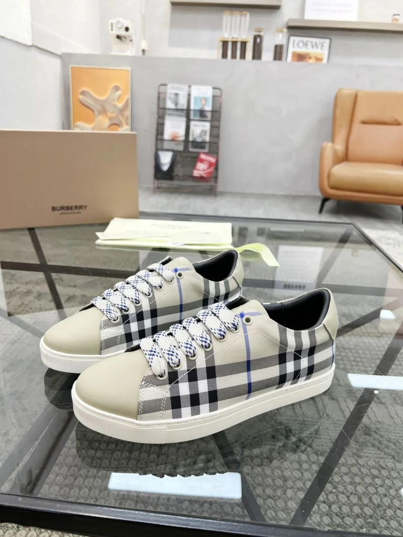 Burberry Low Shoes Elegant 17103