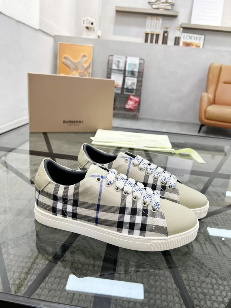 Burberry Low Shoes Elegant 17103