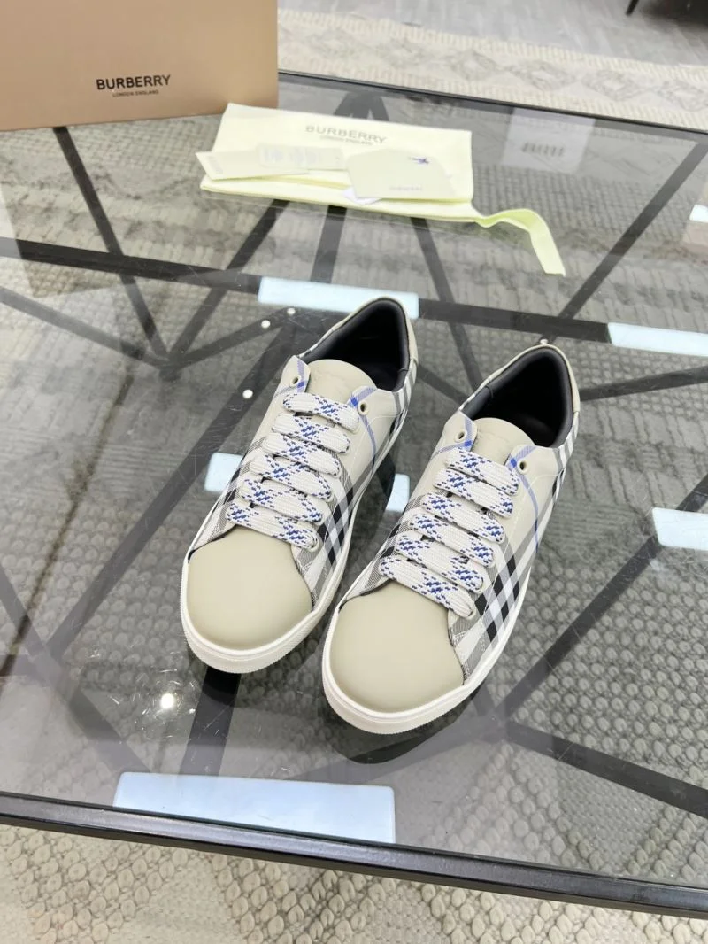Burberry Low Shoes Elegant 17103