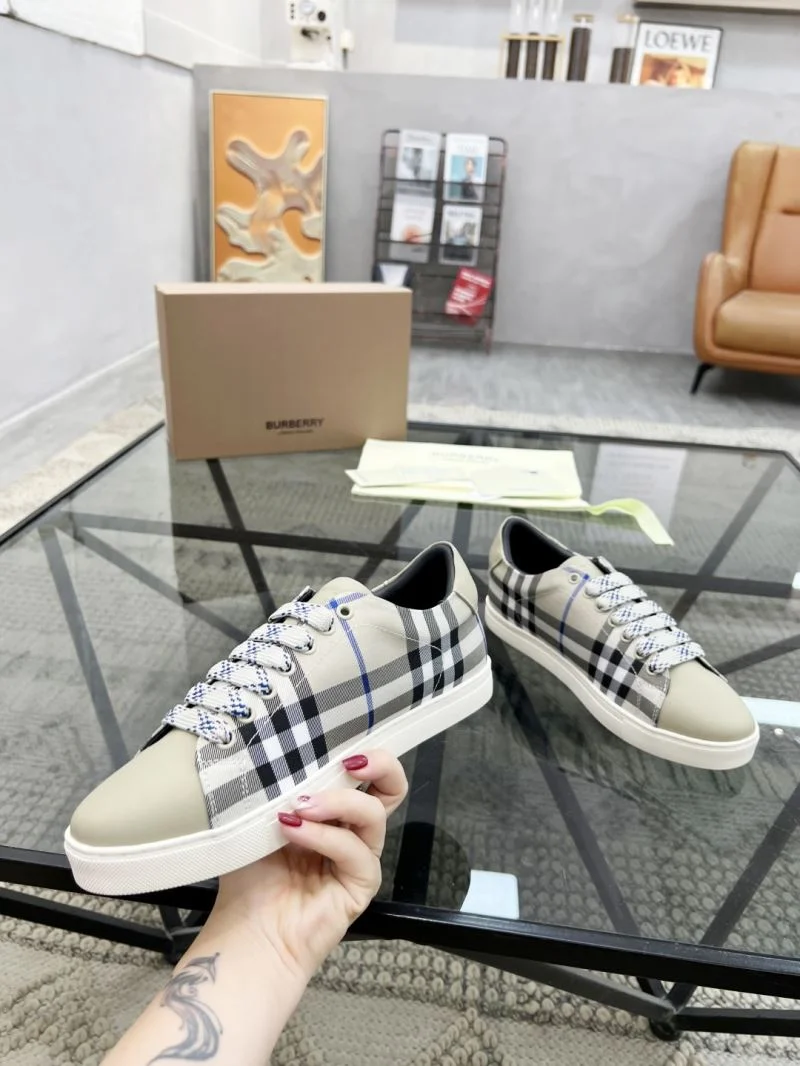 Burberry Low Shoes Elegant 17103