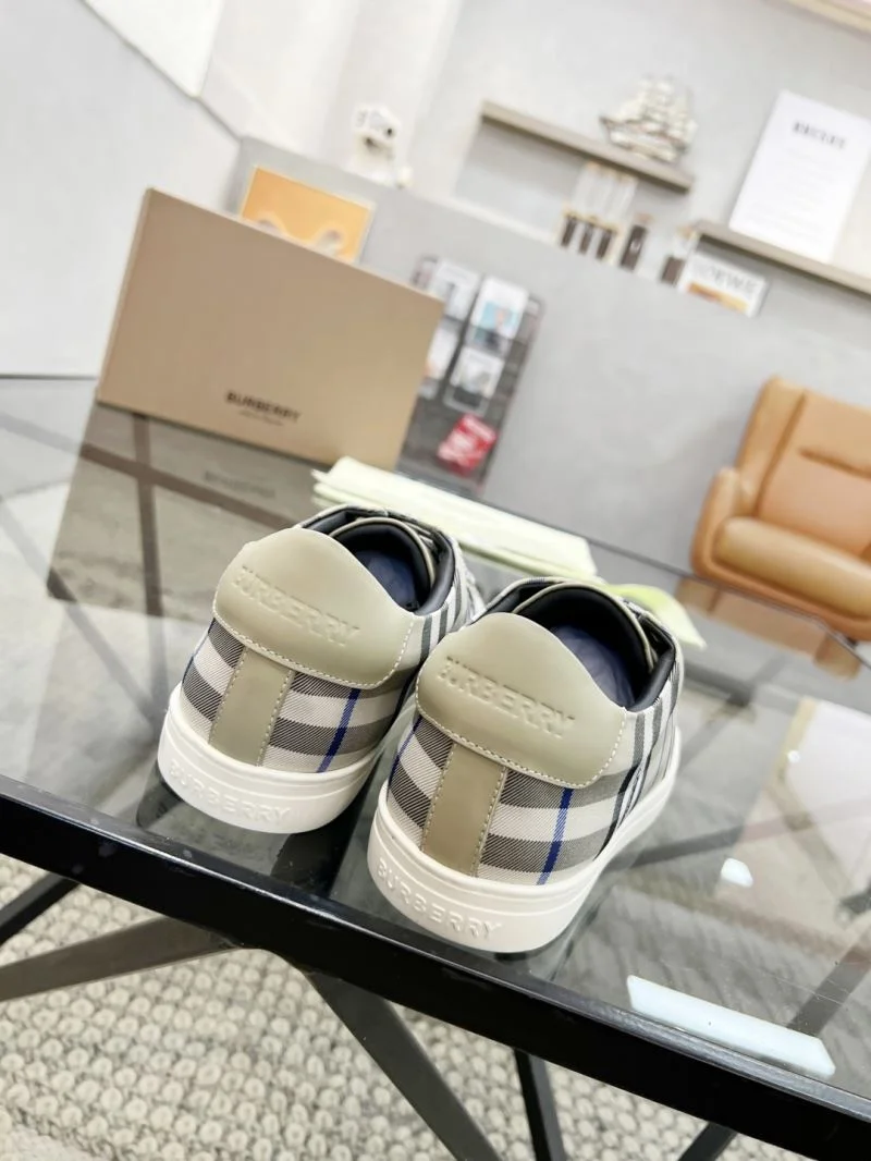 Burberry Low Shoes Elegant 17103