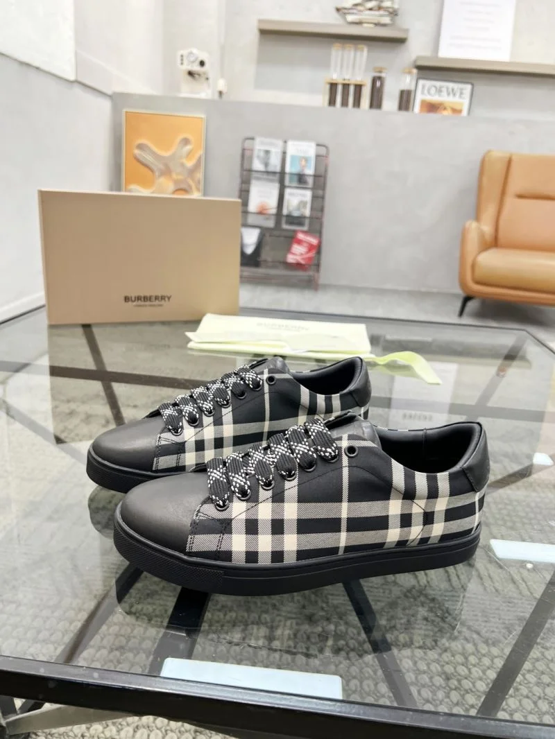 Burberry Low Shoes FashionForward 17077