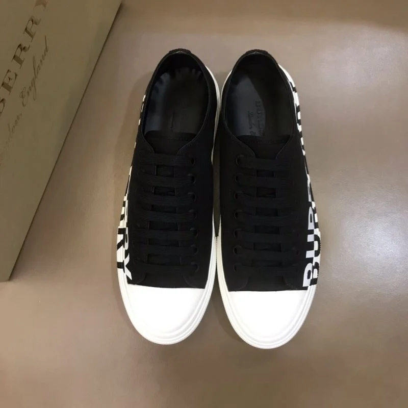 Burberry Low Shoes Packable 17061