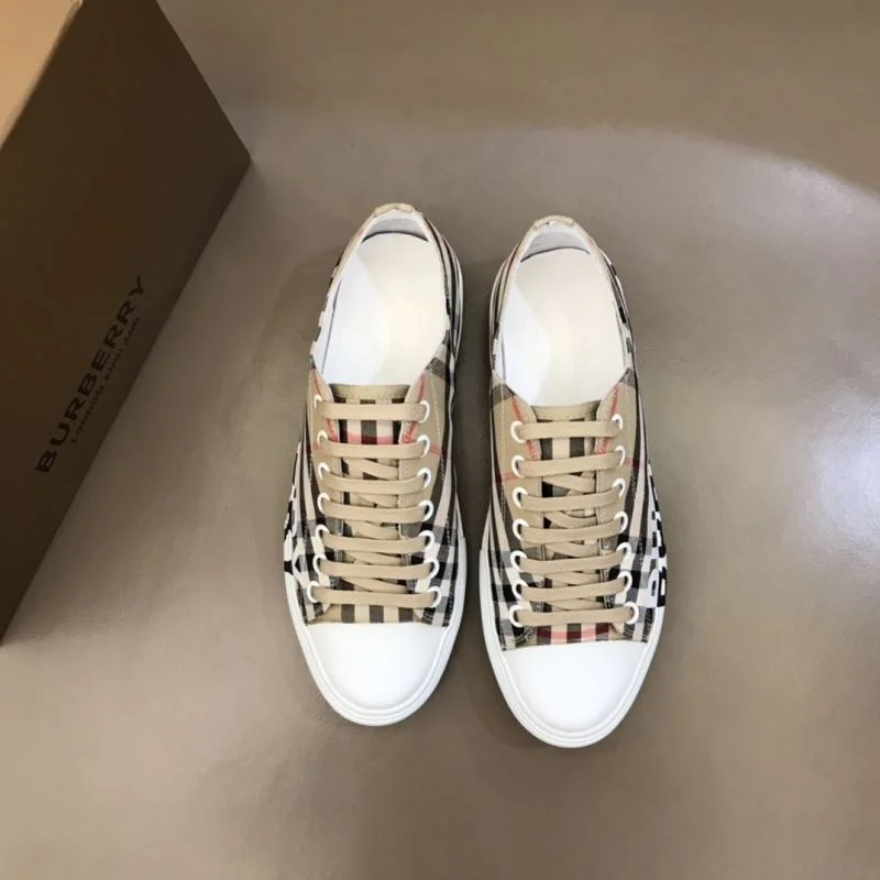 WellDesigned Burberry Low Shoes 17072