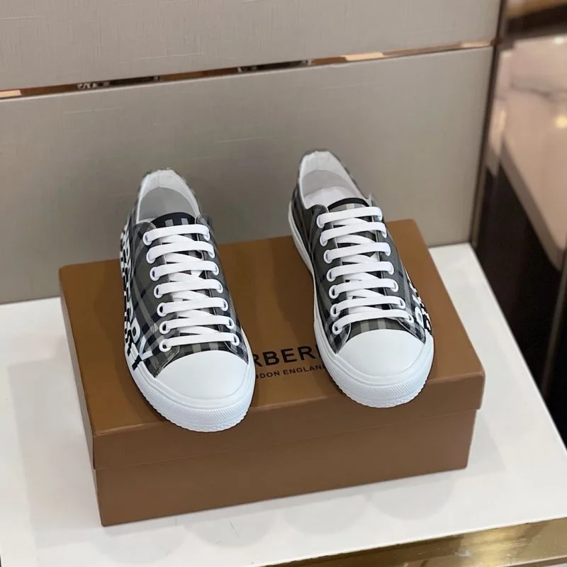 Chic Burberry Low Shoes 17076