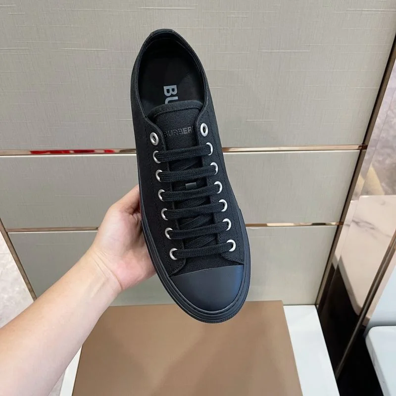 Burberry Low Shoes Casual 17073