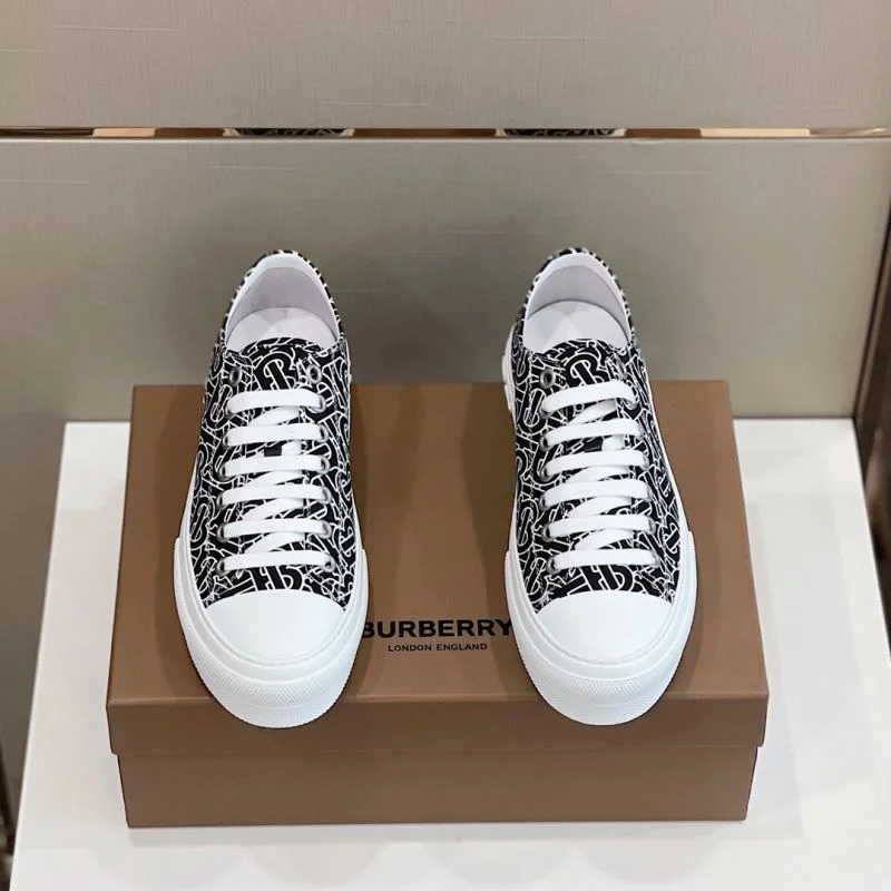 Burberry Low Shoes DailyWear 17074