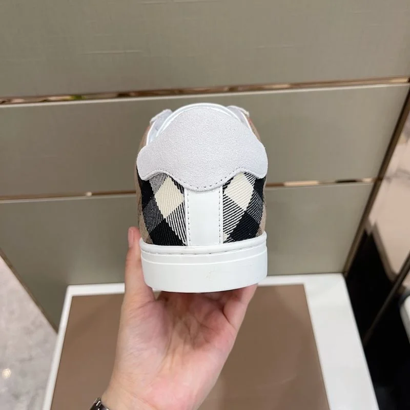 Burberry Low Shoes AllSeason 17048