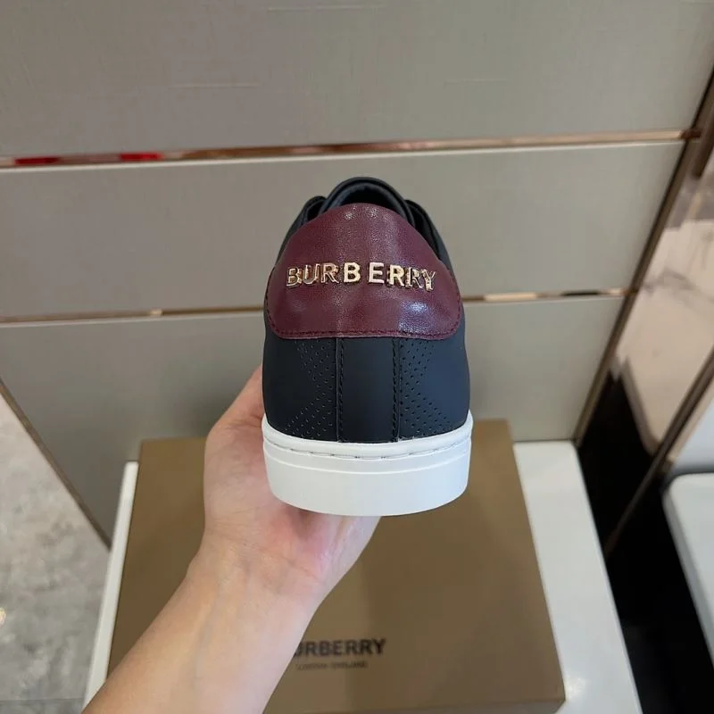 Burberry Low Shoes Youthful 17060