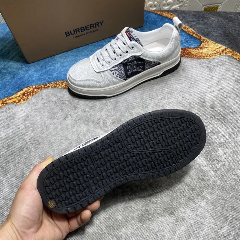 Chic Burberry Low Shoes 17066