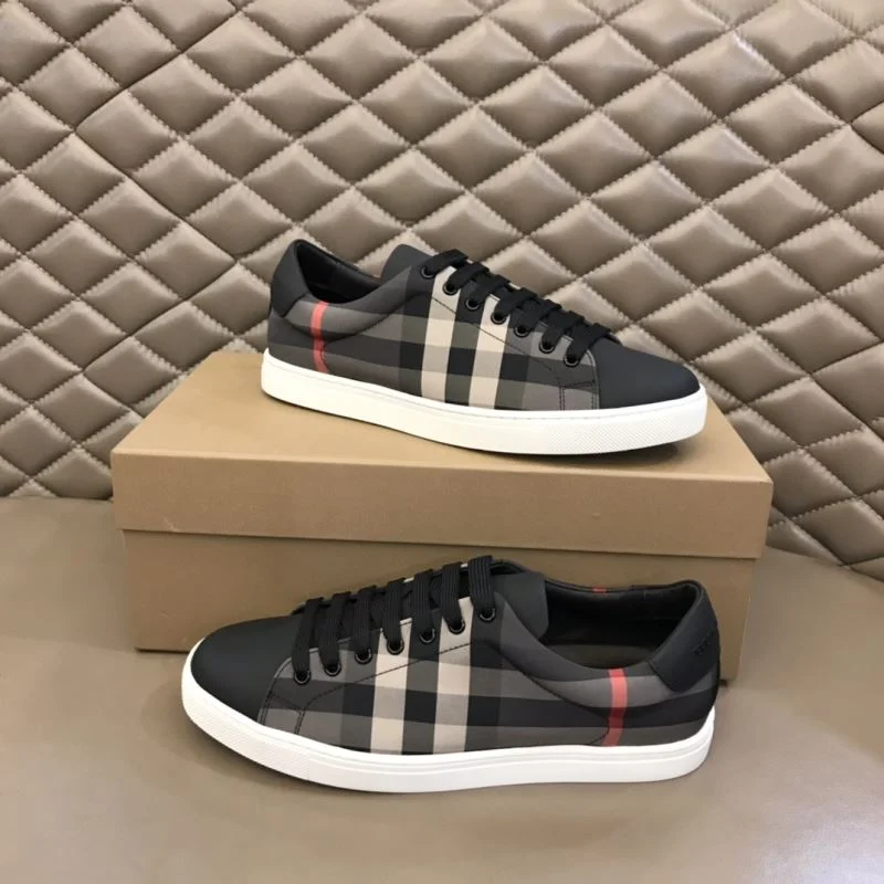 Burberry Low Shoes Attractive 17045