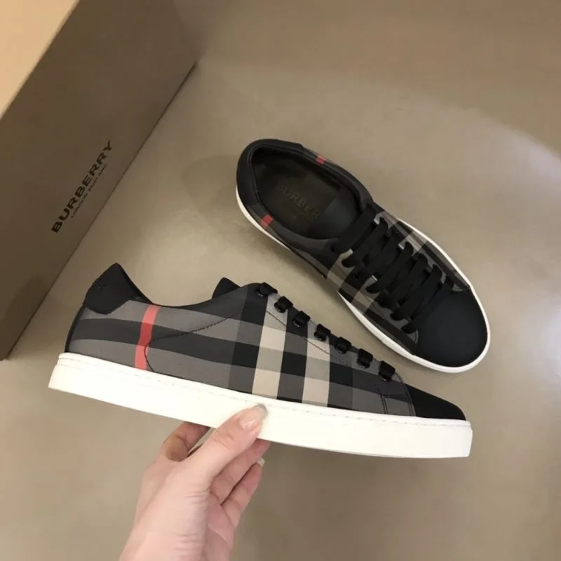 Burberry Low Shoes Attractive 17045