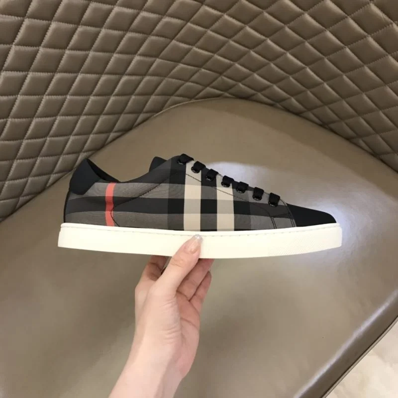 Burberry Low Shoes Attractive 17045