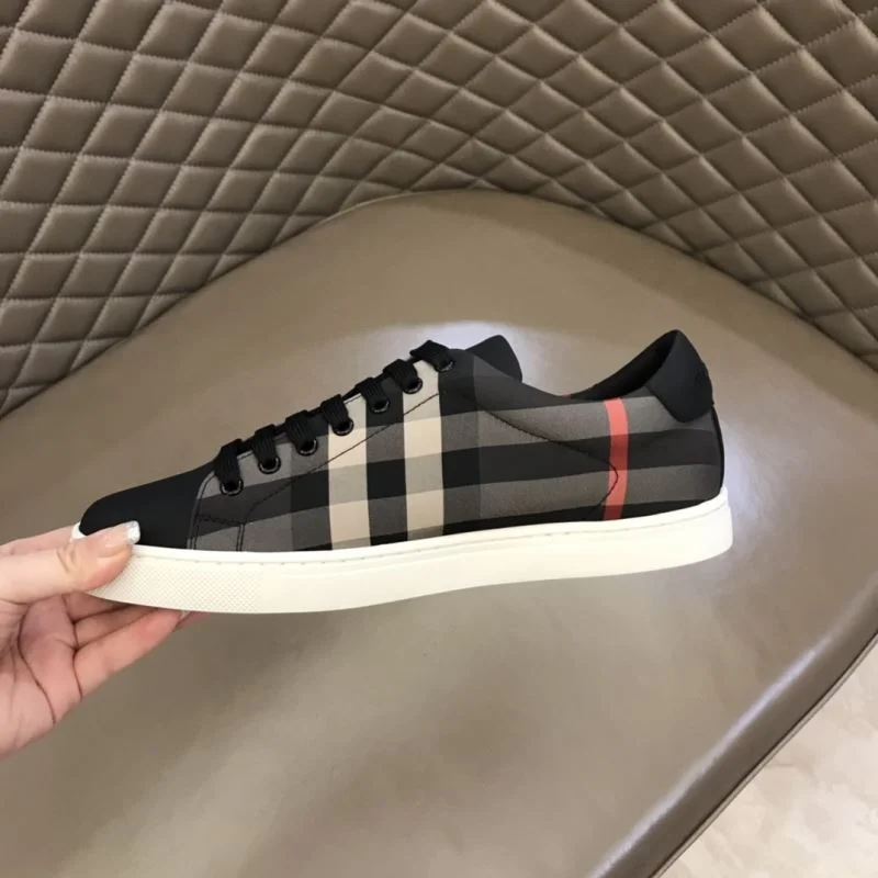 Burberry Low Shoes Attractive 17045