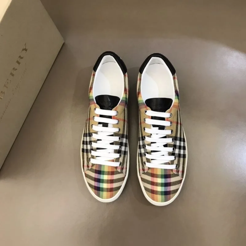 Burberry Low Shoes Stylish 17032