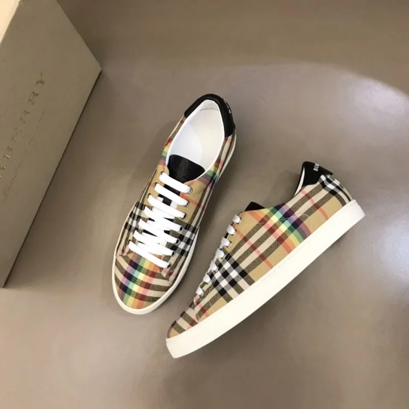 Burberry Low Shoes Stylish 17032