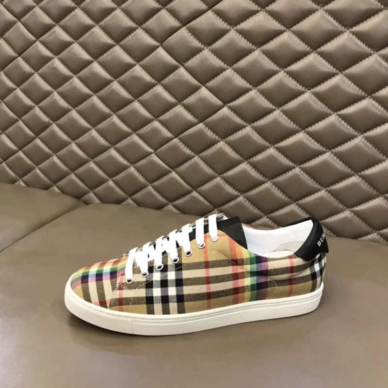Burberry Low Shoes Stylish 17032