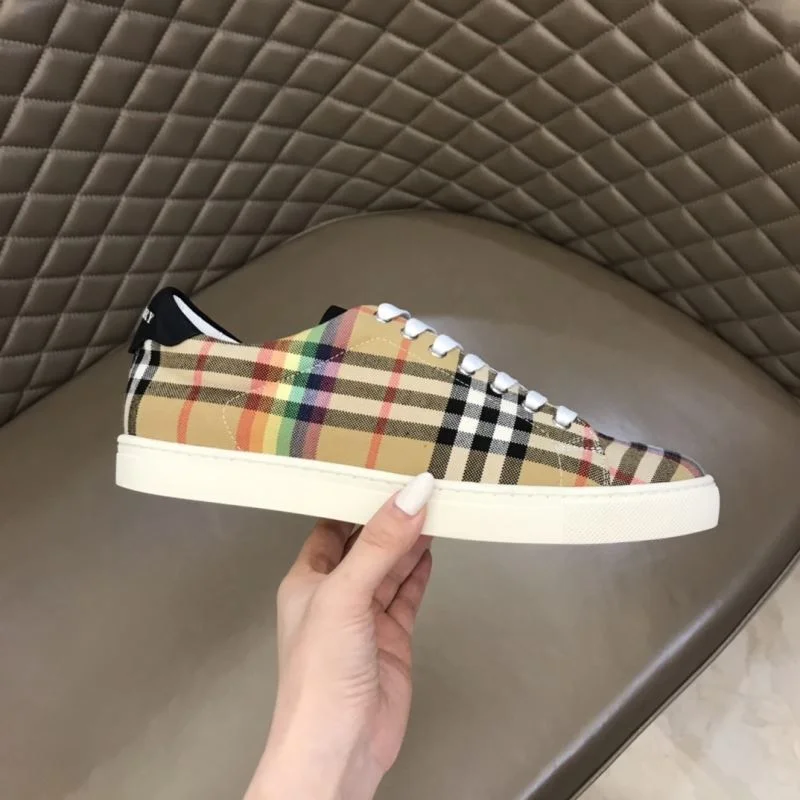 Burberry Low Shoes Stylish 17032
