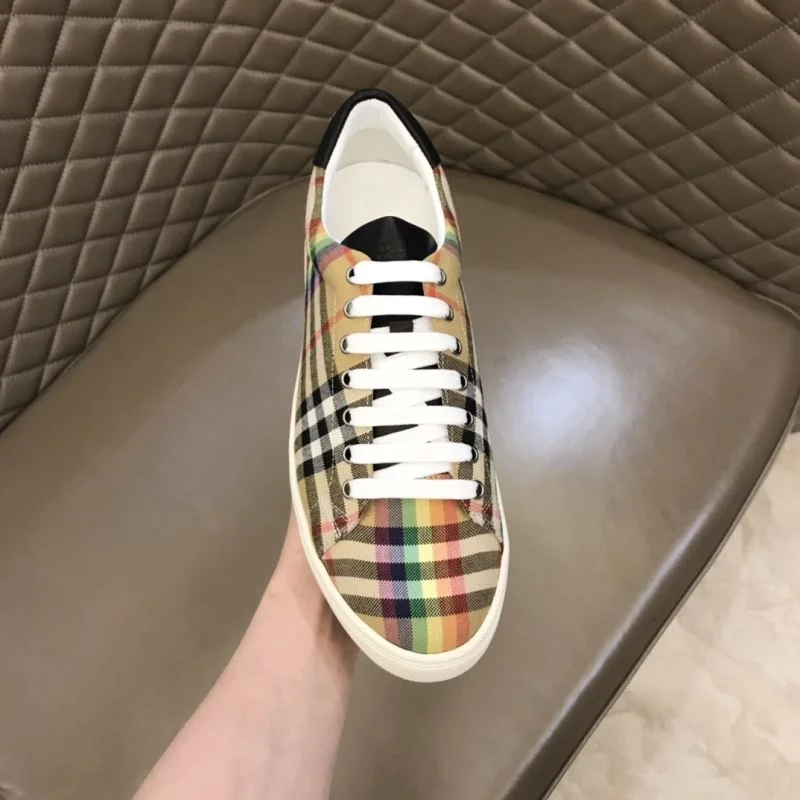 Burberry Low Shoes Stylish 17032