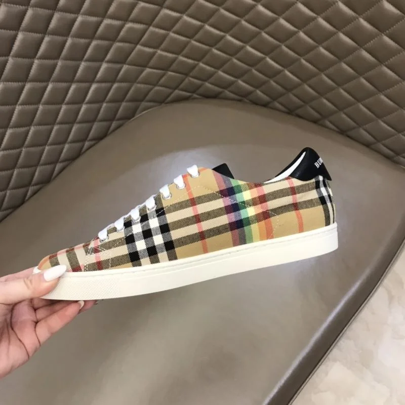 Burberry Low Shoes Stylish 17032