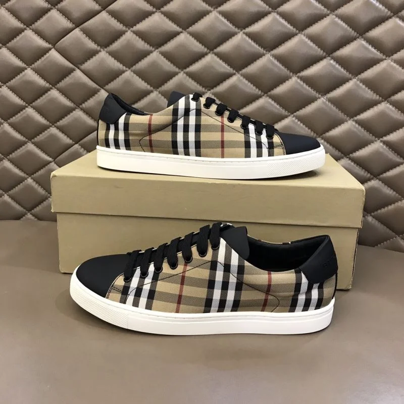 UrbanChic Burberry Low Shoes 17050