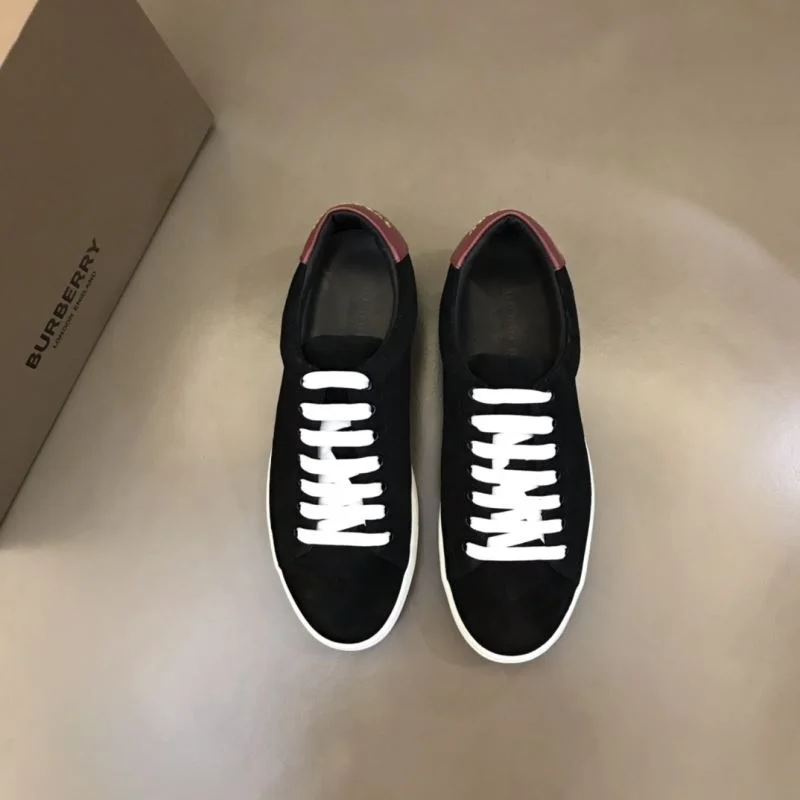 Burberry Low Shoes Stylish 17013