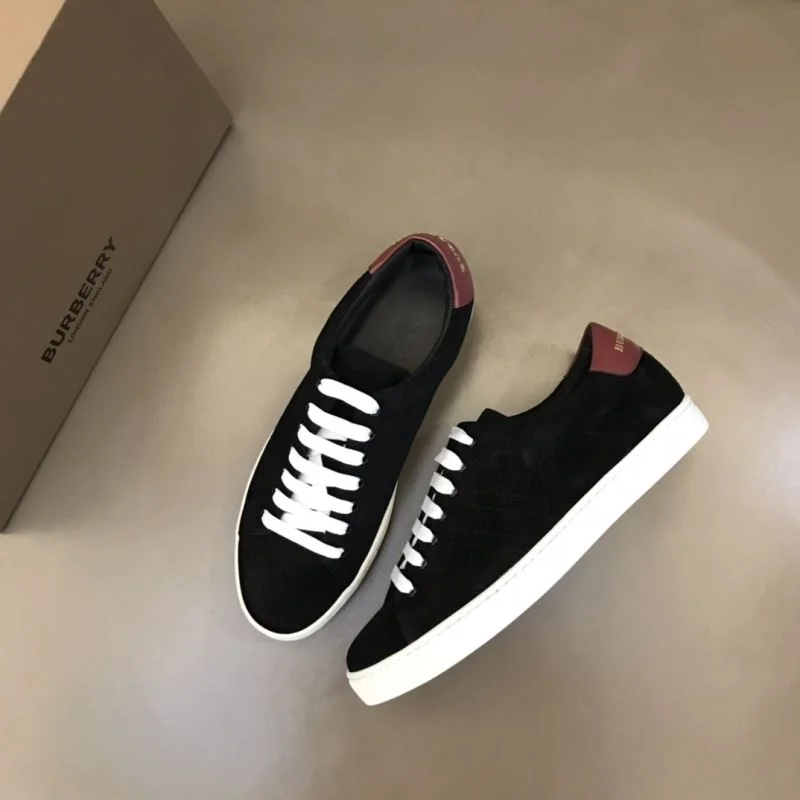 Burberry Low Shoes Stylish 17013