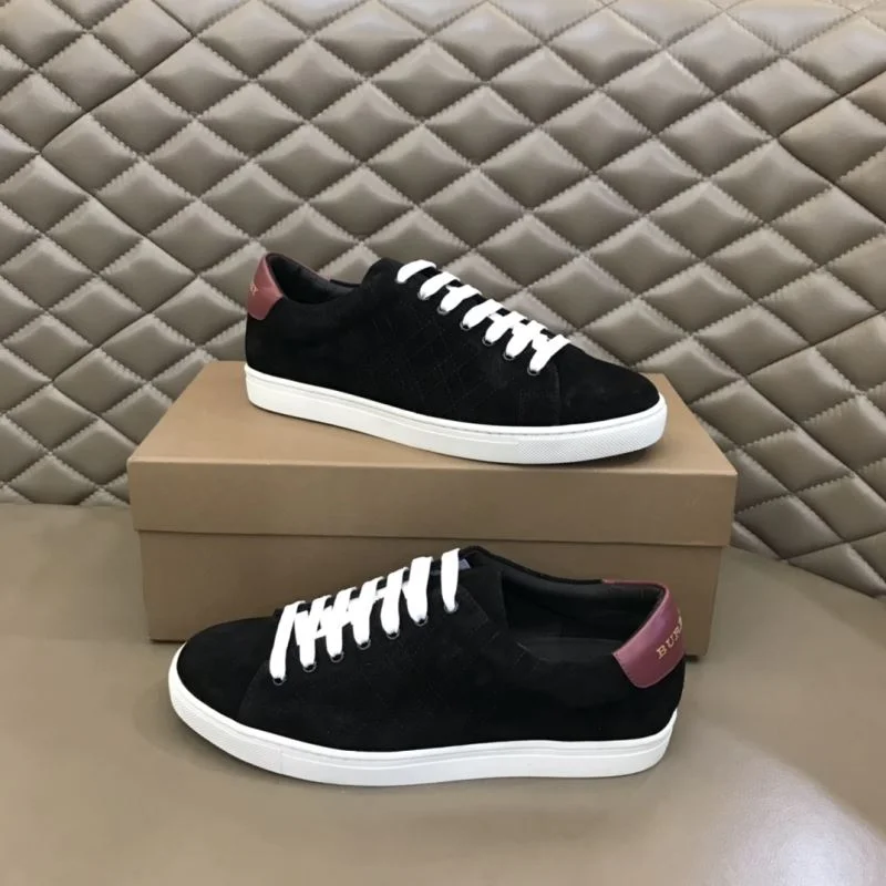 Burberry Low Shoes Stylish 17013