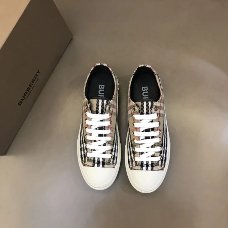 Burberry Low Shoes SunProtective 17010