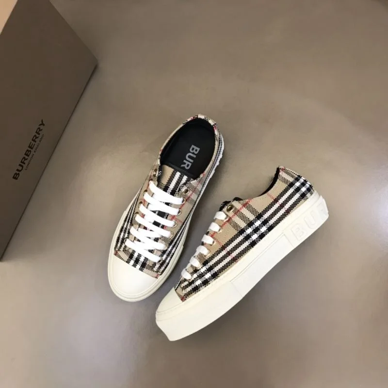 Burberry Low Shoes SunProtective 17010